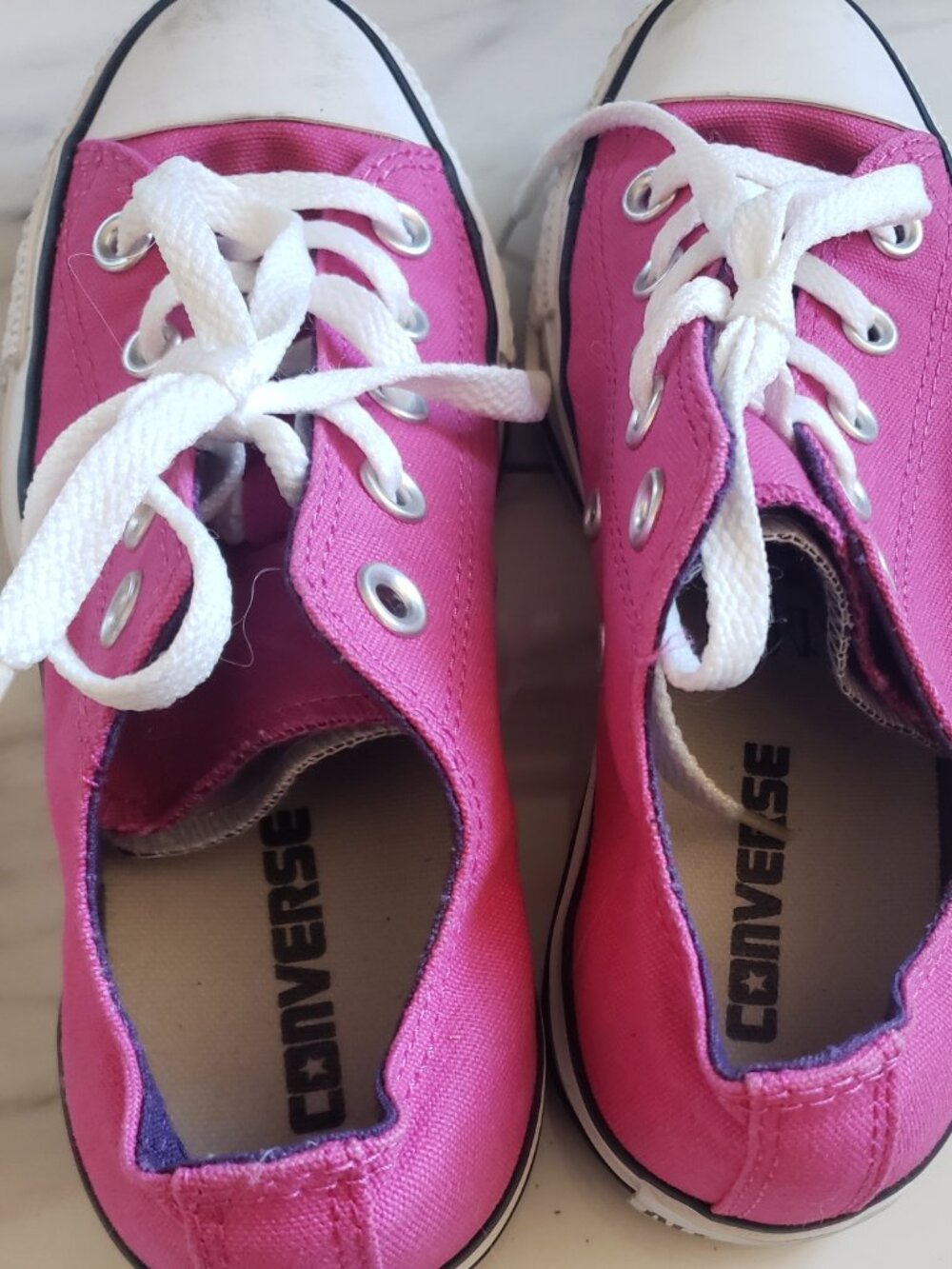 Men's Size 4 Converse low Tops Fuicha
